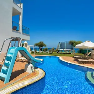 Seafront וילה