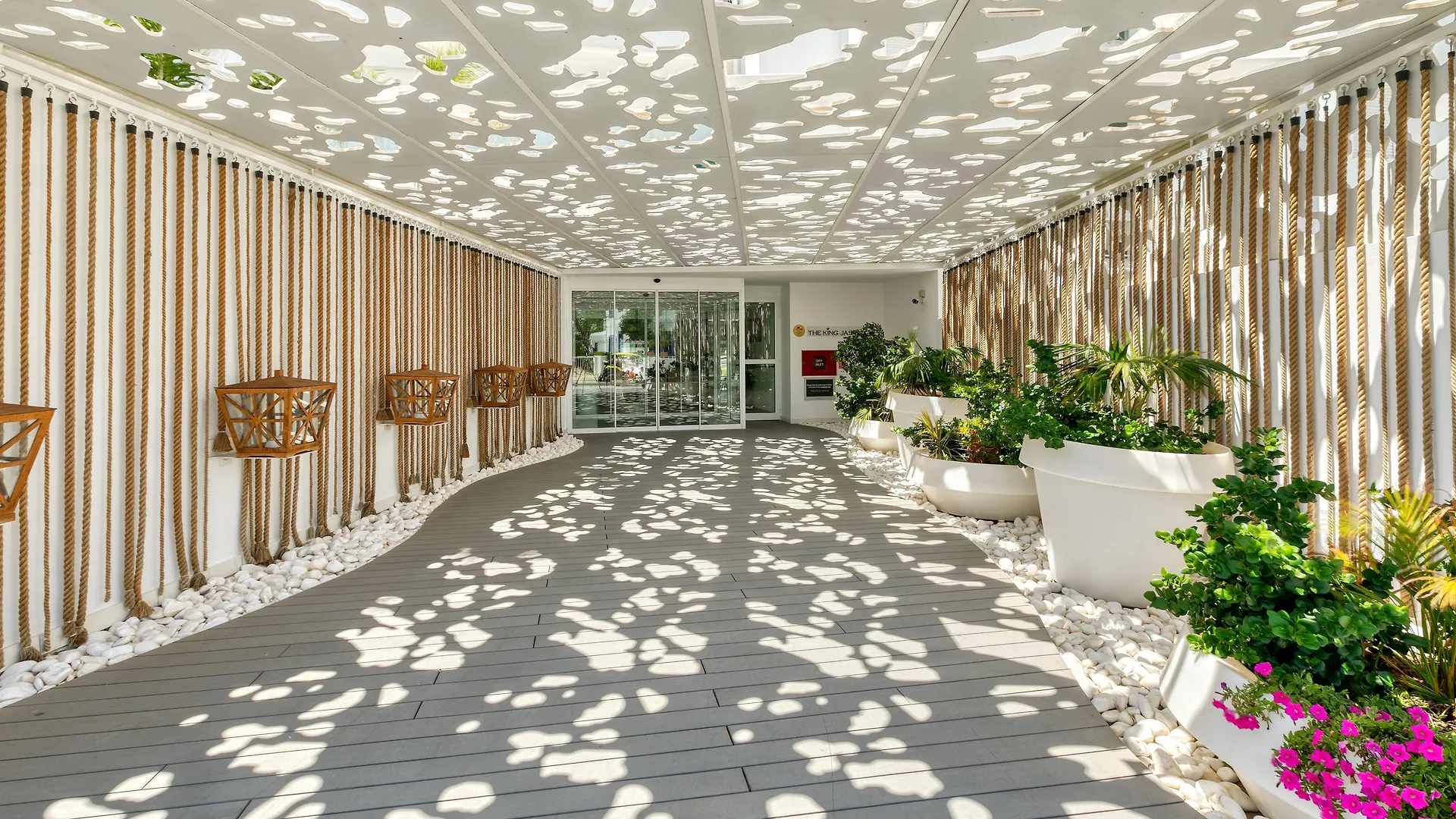 King Jason Protaras - Designed For Adults By Louis Hotels